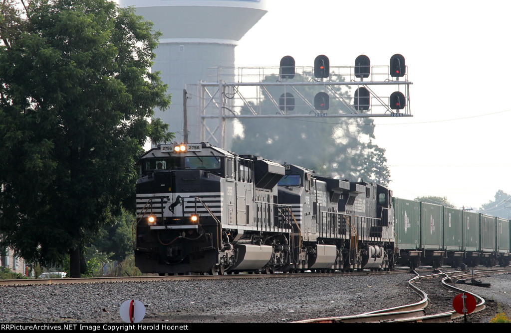 NS 2756 leads train 213 past the signals at Aycock